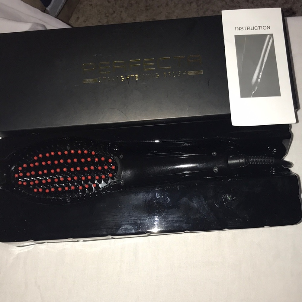 Perfecta hair straightening brush
